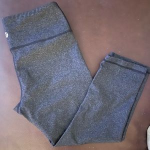 Good condition lululemon crop leggings - size 4